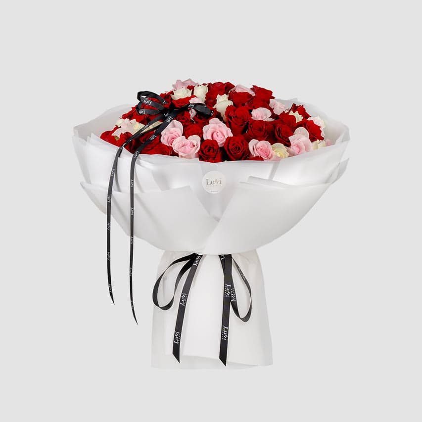 Sweet Valentine large bouquet with 100 roses.