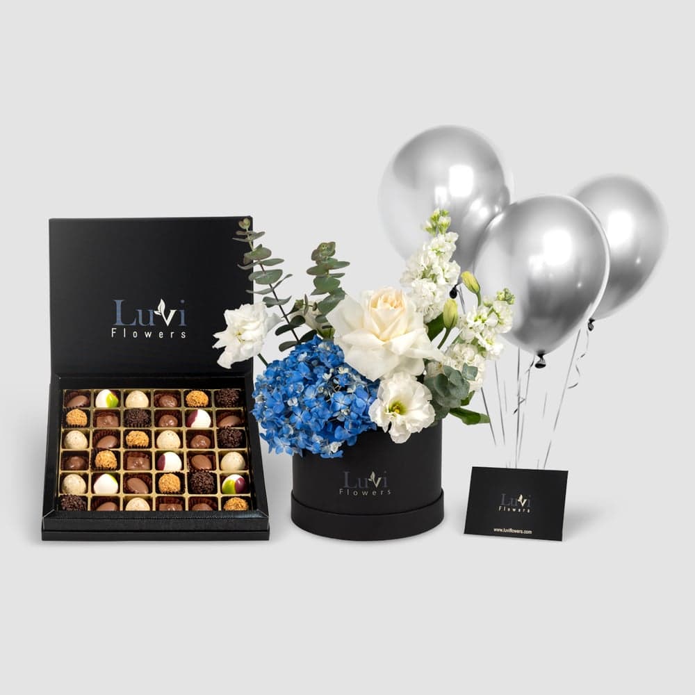 باقة الحلم الأزرق مع علبة شوكولاتة Chocolala صغيرة (16 قطعة). thumbnail
