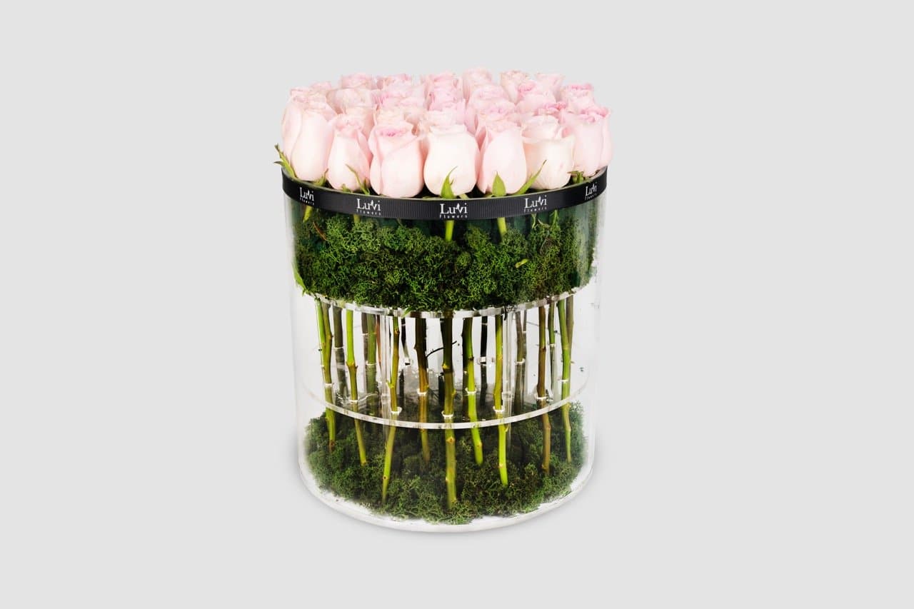 تنسيق الوردي الحلو الكبير في صندوق أسطواني مع ورود سويت ريفايفل