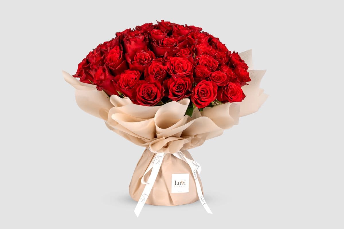 Medium Scarlet Passion bouquet with lush red roses	