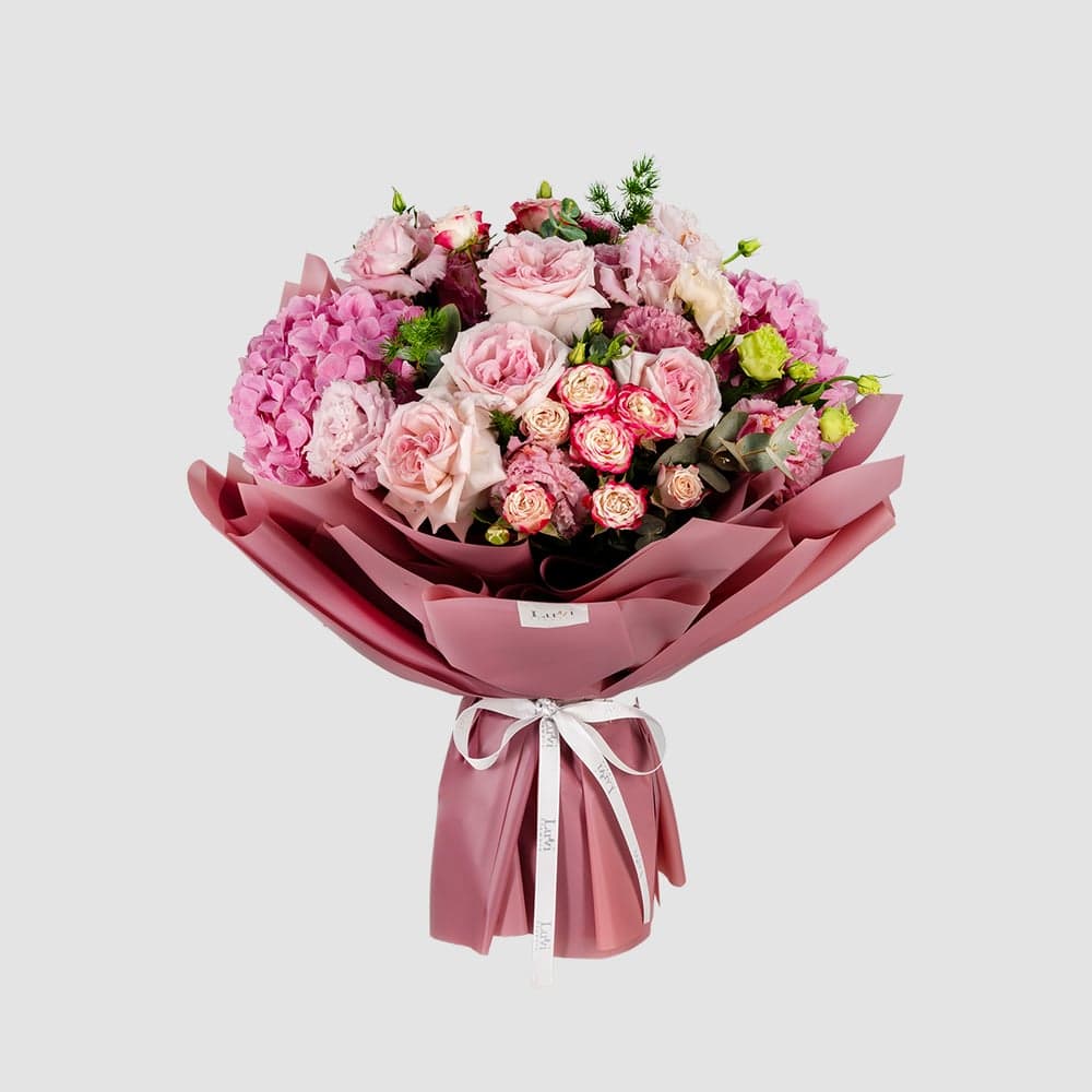 تنسيق زهور هي تتألق بورود أوهارا وكوبية وردية. thumbnail