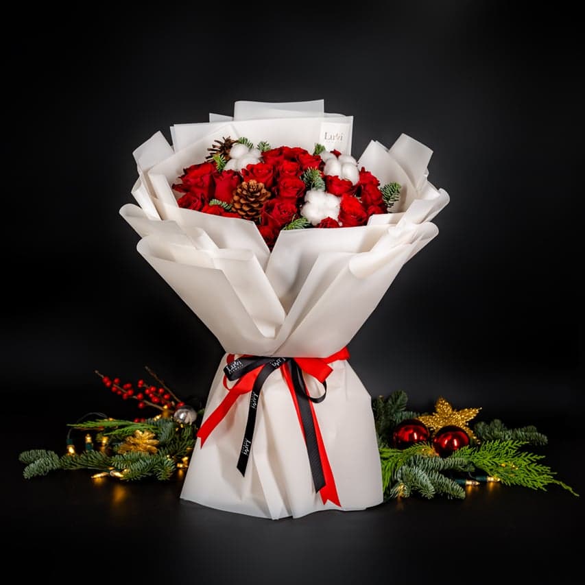 تنسيق صقيع عيد الميلاد بحجم متوسط يعرض مزيجًا مستوحى من الشتاء من العناصر الاحتفالية